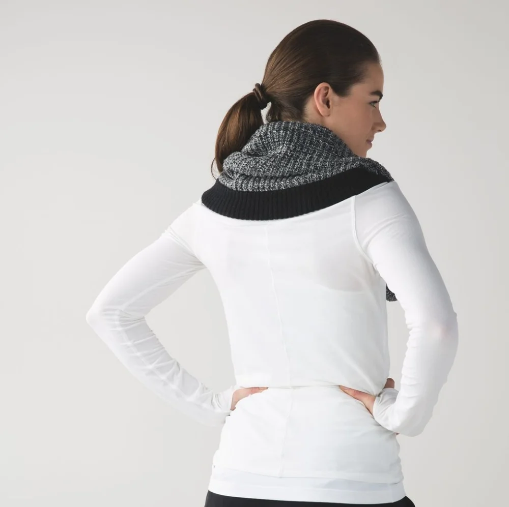 Lululemon Falling Freely 100% merino wool heathered black/white neck warmer